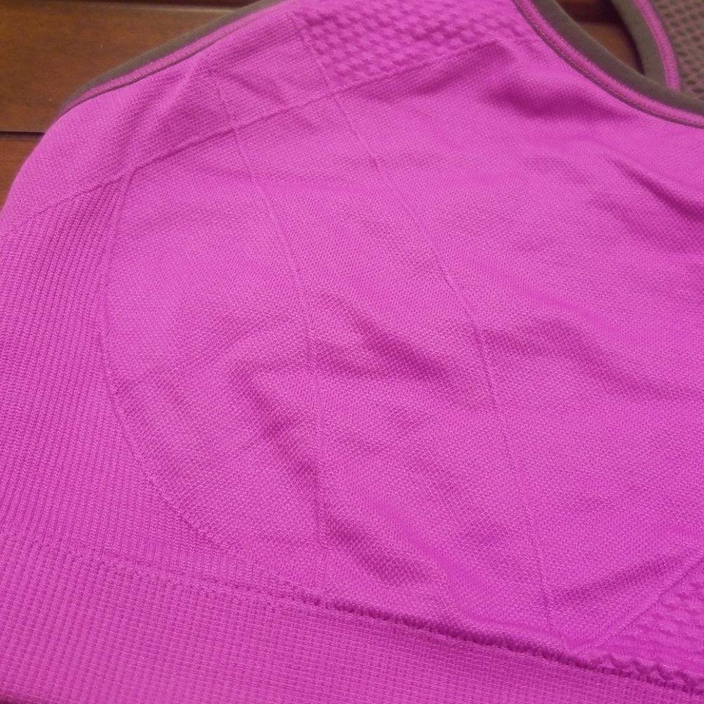 NEW BALANCE ๐ REVERSIBLE BRA - Picture 4 of 8